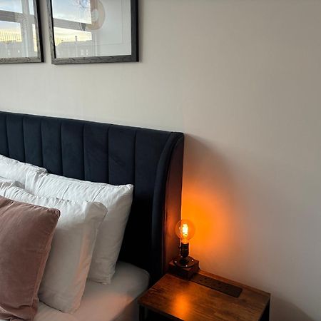 Manchester Apt, Free Parking, Business, Couples & Families Exterior photo